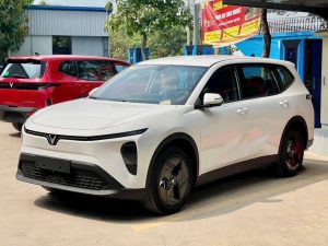 Mua xe Vinfast MPV7