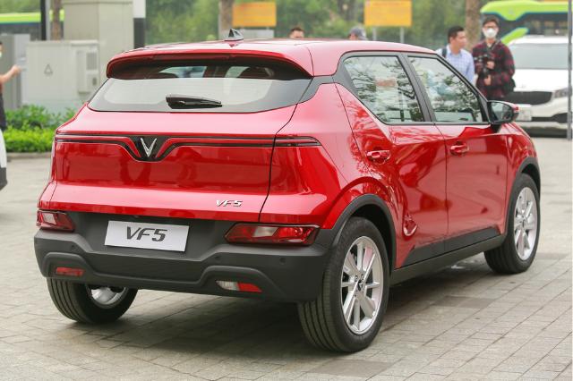 Kích Thước Xe VinFast VF5: Thông Số Chi Tiết Mới Nhất 28 Kích Thước Xe VinFast VF5: Thông Số Chi Tiết Mới Nhất Thiết kế phía sau xe VinFast VF5