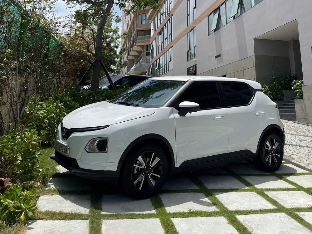 Ưu nhược điểm VinFast VF5: Có đáng mua năm 2026? 29 Ưu nhược điểm VinFast VF5: Có đáng mua năm 2026? VinFast VF5 màu trắng thực tế