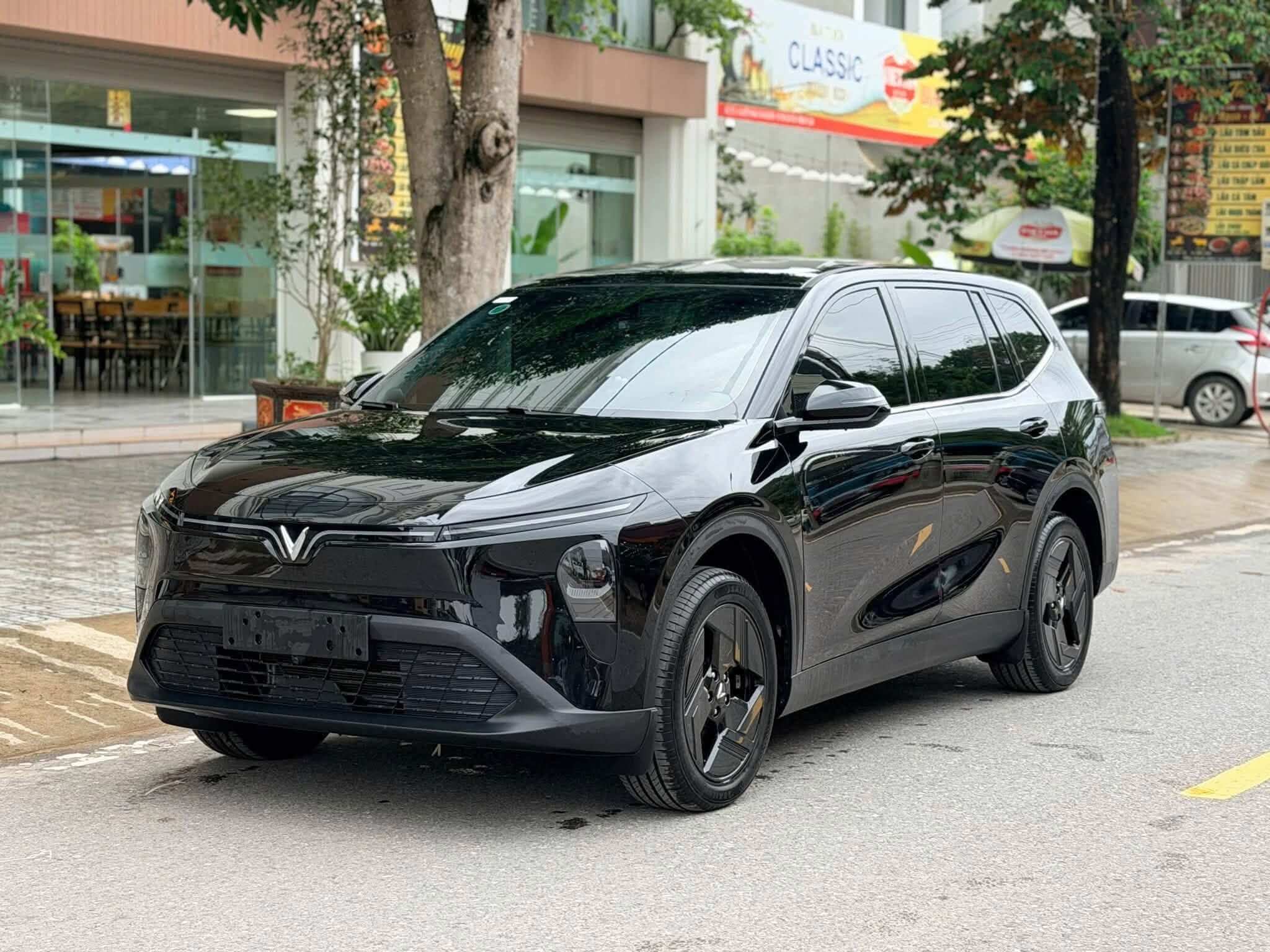 Bảng màu xe VinFast MPV 7 30 Bảng màu xe VinFast MPV 7 Hình ảnh vinfast mpv 7 màu đo