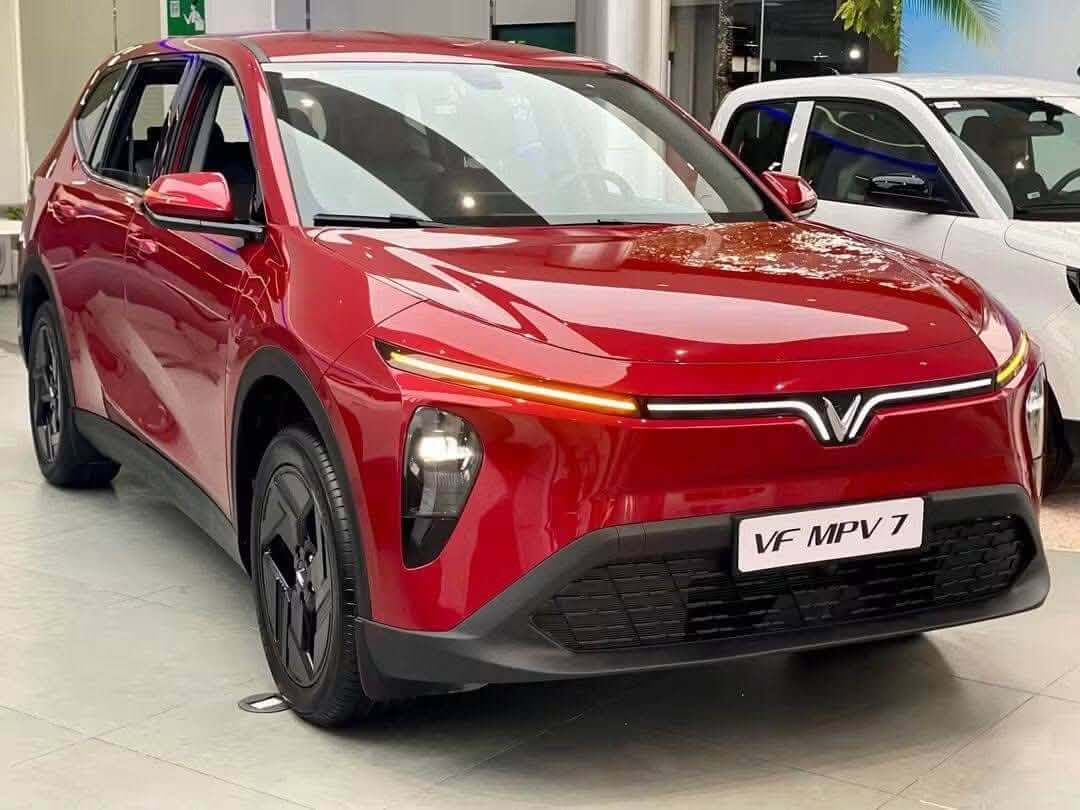 Bảng màu xe VinFast MPV 7 32 Bảng màu xe VinFast MPV 7 Hình ảnh vinfast mpv 7 màu đo