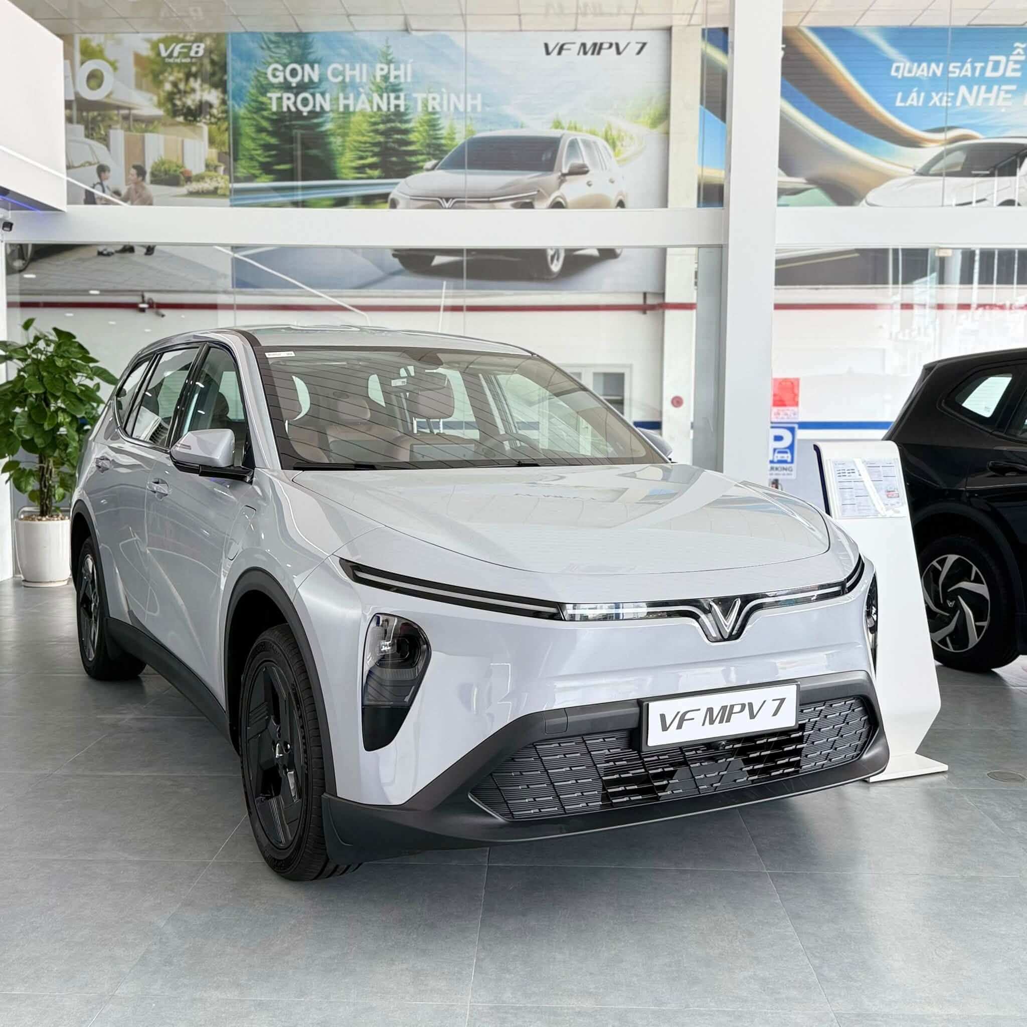 Bảng màu xe VinFast MPV 7 31 Bảng màu xe VinFast MPV 7 Hình ảnh vinfast mpv 7 màu ghi xám