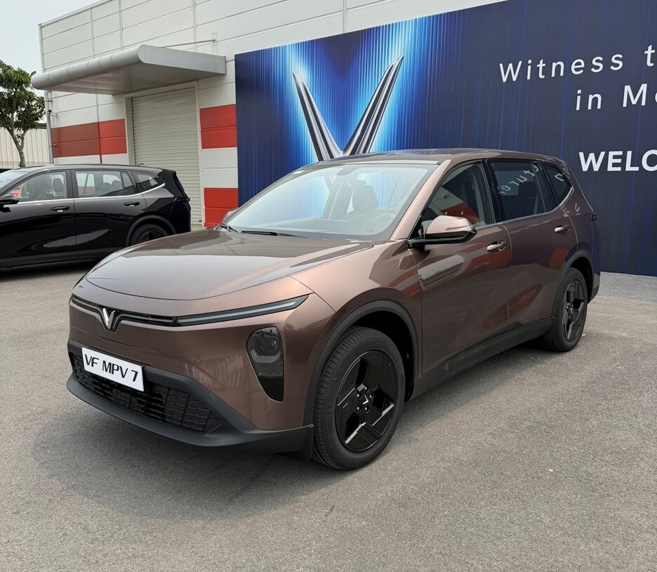 Bảng màu xe VinFast MPV 7 34 Bảng màu xe VinFast MPV 7 Hình ảnh vinfast mpv 7 màu ghi xám