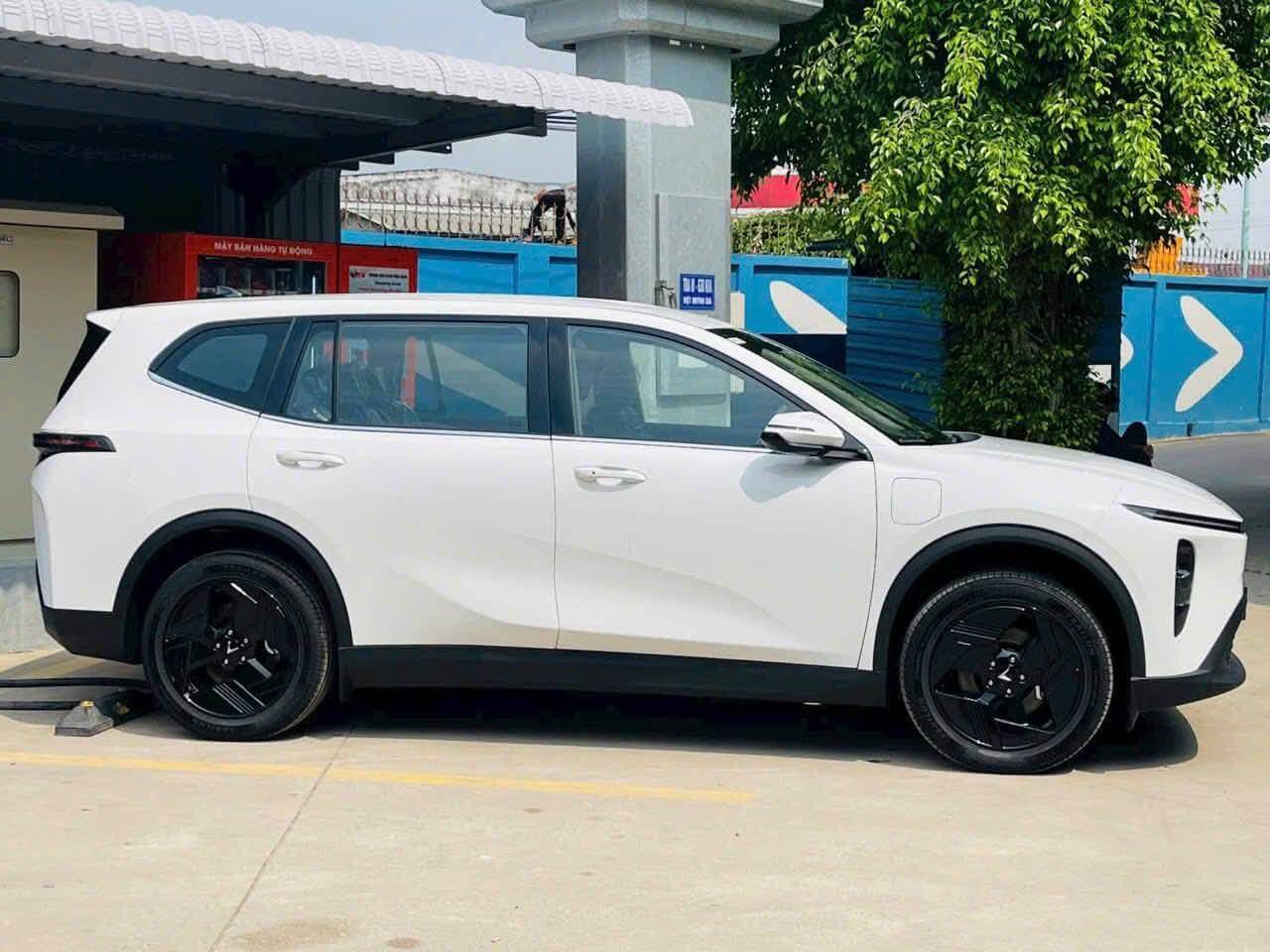 Bảng màu xe VinFast MPV 7 29 Bảng màu xe VinFast MPV 7 Hình ảnh vinfast mpv 7 màu trắng