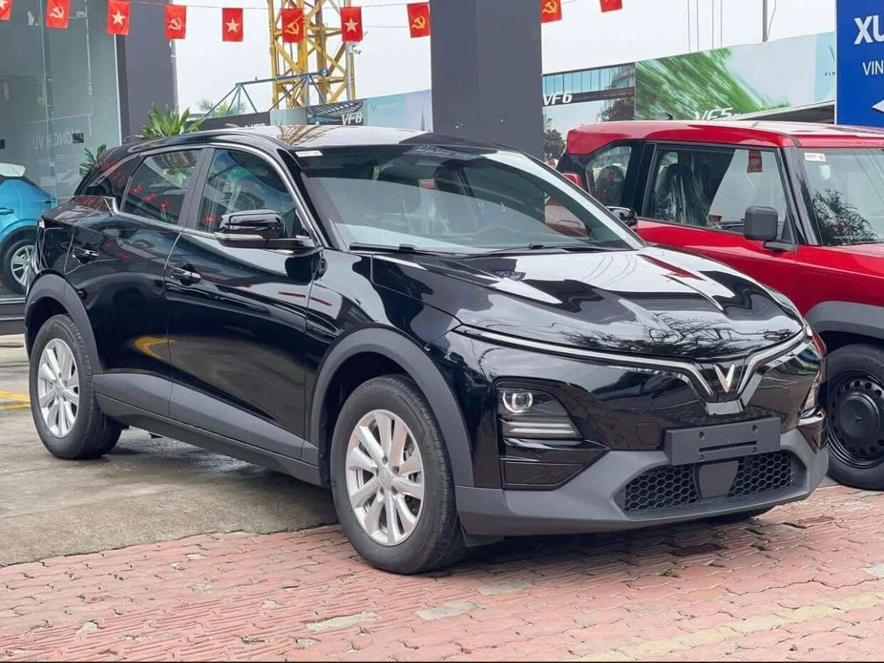 Bảng màu xe VinFast VF6 Eco: Chọn màu đẹp, hợp mệnh 30 Bảng màu xe VinFast VF6 Eco: Chọn màu đẹp, hợp mệnh hình ảnh vinfast vf6 eco màu đen